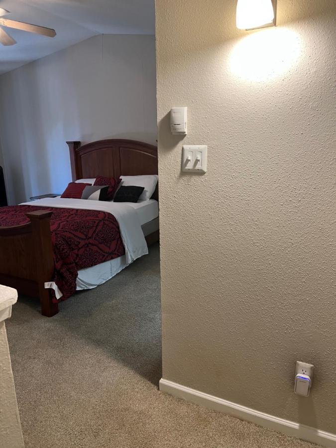 Lovely 1-Bedroom Townhome With Nice Amenities Houston Exterior foto